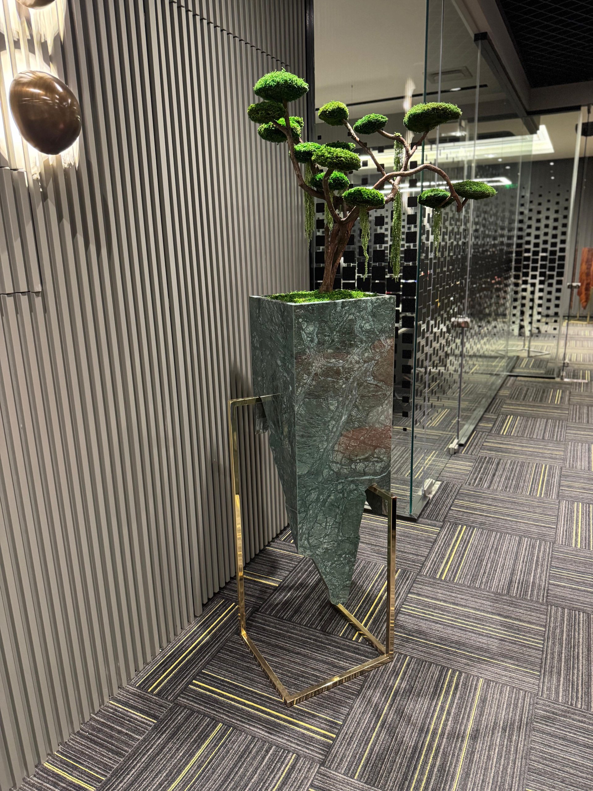 Verde Guatemala Özel Tasarım Mermer Saksı